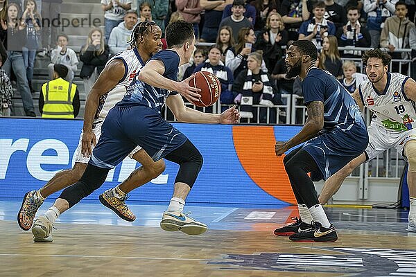 16.03.2024  easy Credit BBL  German Basketball League  Matchday 24) : Game scene MLP Academics Heidelberg against Rostock Seawolves (final score 88:86) . Player on the ball: Justin Jaworski (25  Academics Heidelberg)