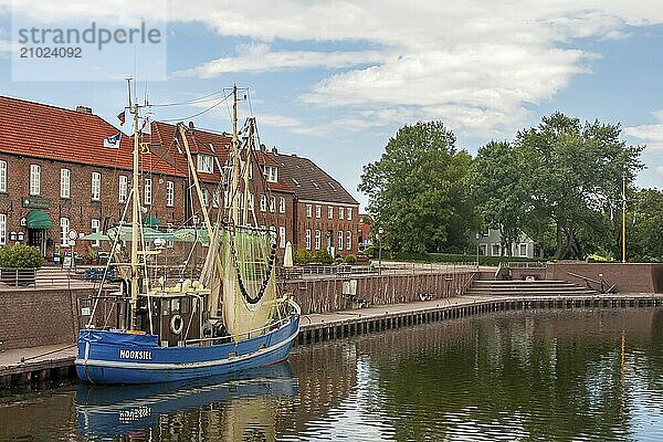 Old harbour of Hooksiel  on the left the warehouses from 1821  seaside resort Hooksiel  municipality Wangerland  Friesland  Lower Saxony  Germany  Europe