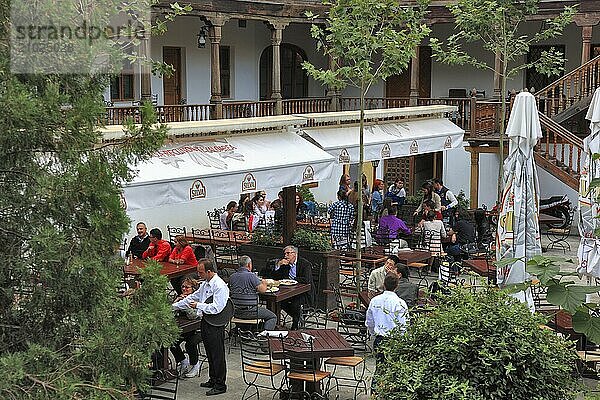 Bucharest  city centre  building  courtyard of the Hanul lui Manuc now houses restaurants  former caravanserai  wooden arcades  Romania  Europe