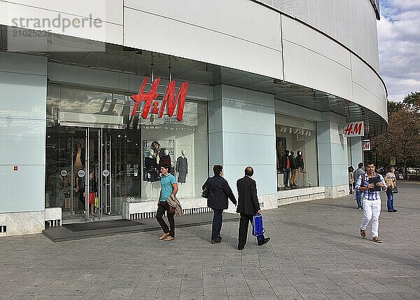 Bucharest  city centre  building  shopping centre  H&M shop  Romania  Europe