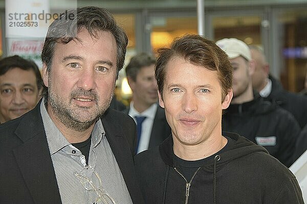 Frankfurt  Germany. 23th Oct  2017. British Singer-Songwriter James Blunt (* 1974) takes a short stop from his Germany tour to visit the opening of the very first Krispy Kreme Doughnuts shop in Germany. Pictured: James Blunt together with Krispy Kreme Doughnots CEO Mike Tattersfield. The PopUp shop is open for only two weeks until November 4th  2017 and is the first shop for the company in Germany. It is located in Main-Taunus-Zentrum  a shopping center in Sulzbach  Germany  Europe