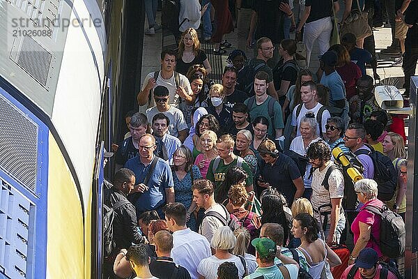 Many people crowded on a platform in front of a local train  chaos in local transport  Hamburg Central Station  Hamburg  Germany  Europe