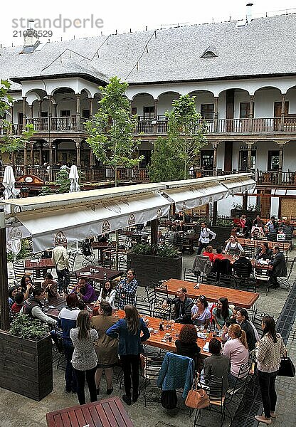 Bucharest  city centre  building  courtyard of the Hanul lui Manuc now houses restaurants  former caravanserai  wooden arcades  Romania  Europe