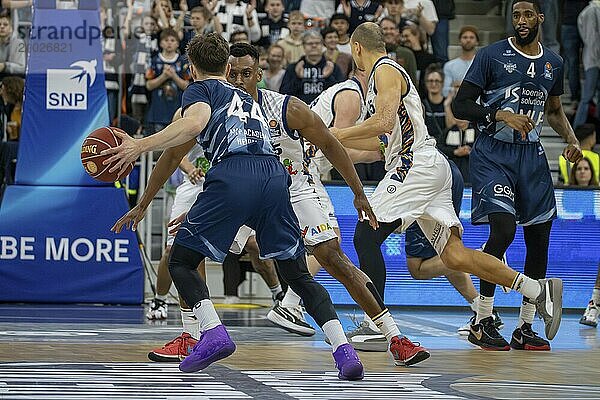 16.03.2024  easy Credit BBL  German Basketball League  Matchday 24) : Game scene MLP Academics Heidelberg against Rostock Seawolves (final score 88:86) . Player on the ball: Bennet Hundt (44  Academics Heidelberg)