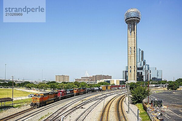 Goods train of the BNSF Railway train railway in Dallas  USA  North America