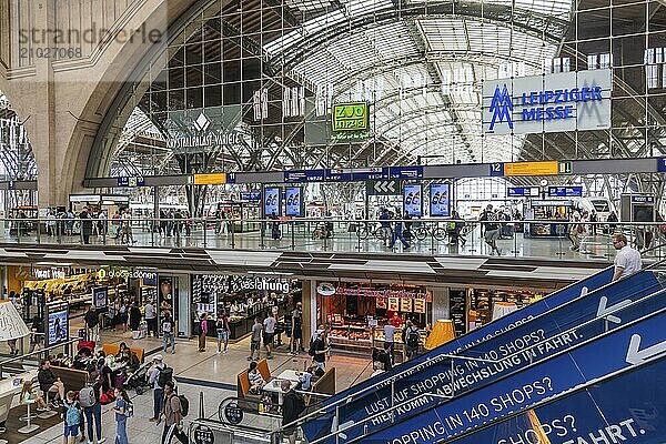 Promenades  shops and shops at Leipzig Central Station  Saxony  Germany  Europe