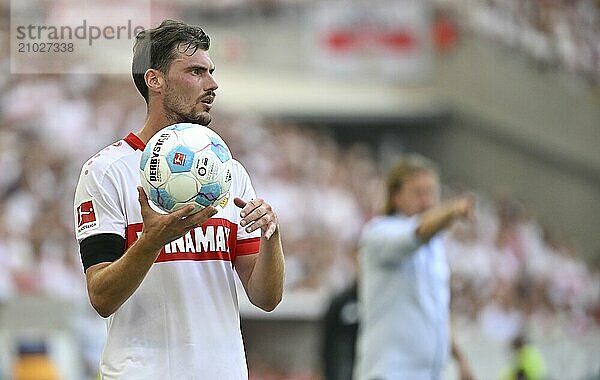 Pascal Stenzel VfB Stuttgart (15) Throw-in  Action  MHPArena  MHP Arena Stuttgart  Baden-Württemberg  Germany  Europe