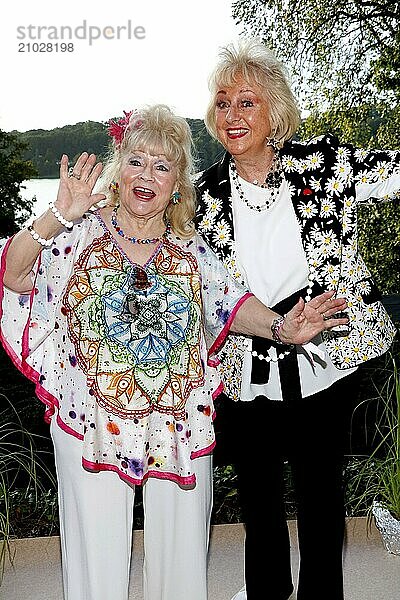 Eva Jacob and Stefanie Simon at the event Landpartie with Julian F.M. Stöckel at the Strandhotel Vier Jahreszeiten in Buckow  Brandenburg  on 23/08/2024