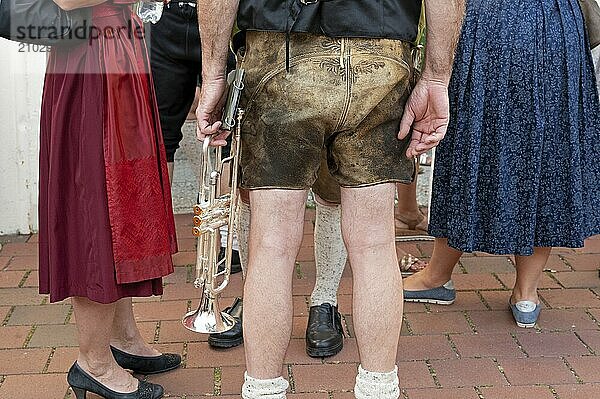 Traditional folk festival in Mühldorf am Inn  Upper Bavaria  Germany  August 30 2024  musicians of the town band in lederhosen  Europe