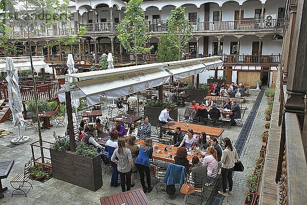 Bucharest  city centre  building  courtyard of the Hanul lui Manuc now houses restaurants  former caravanserai  wooden arcades  Romania  Europe