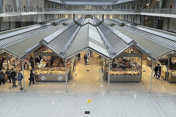 Place of interest Market Hall Bolhão  interior view  symmetry  architecture  overview of the traders' market stalls  Porto  Portugal  Europe