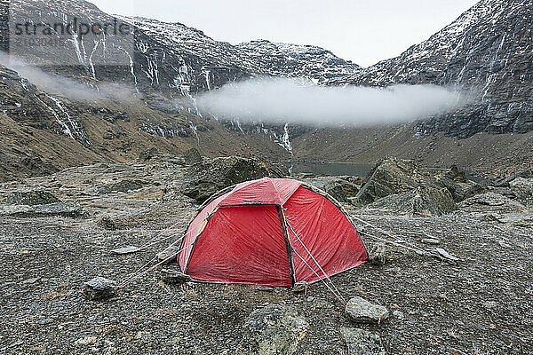 Tent by Lake Trollsjön  Norrbotten  Lapland  Sweden  October 2014  Europe