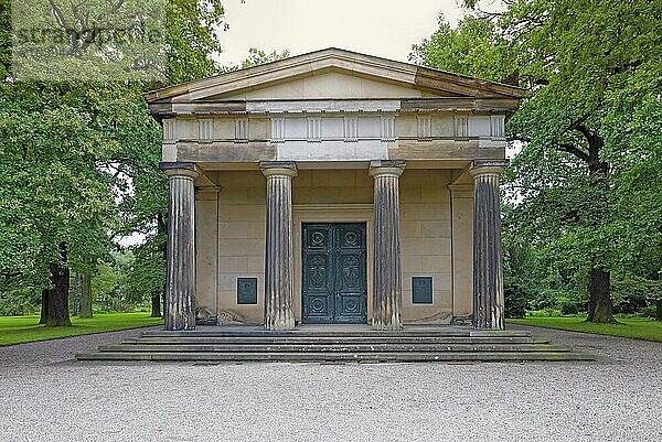 Mausoleum in the Berggarten Hanover-Herrenhausen  Lower Saxony  Germany  Europe