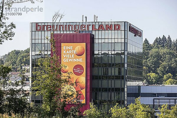 Breuningerland department stores'  Sindelfingen. Breuninger  based in Stuttgart  is positioned in the upmarket segment with a focus on textiles. The 13 department stores  real estate and the online shop are to be put up for sale. Sindelfingen  Baden-Württemberg  Germany  Europe