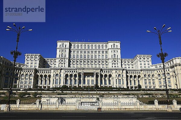 City centre  the Parliament  the Palace of the Parliament  Palace of the Parliament  at the end of Boulevard Unirii  Bucharest  Romania  Europe