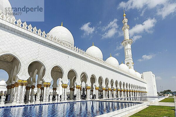 Sheikh Zayed Grand Mosque Abu Dhabi in Abu Dhabi  United Arab Emirates  Asia