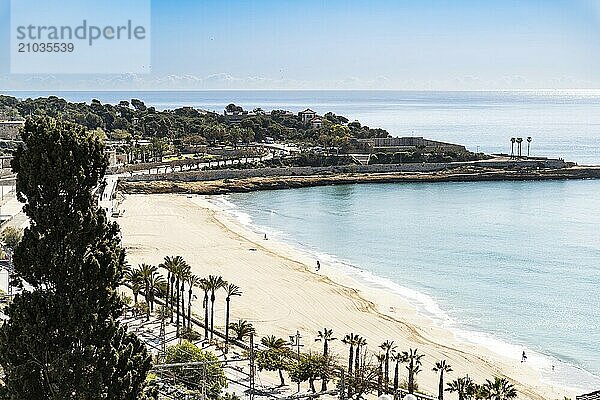 View of the bay and the city beach from the viewpoint at the end of the Rambla Nova  the Balcón Mediterráneo  balcony overlooking the Mediterranean Sea in Tarragona  Spain  Europe