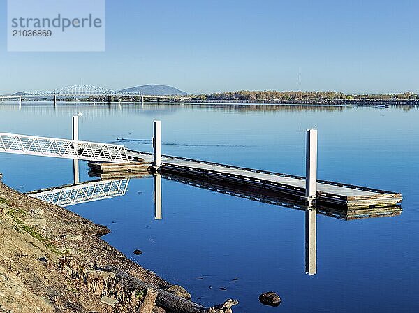 The tranquil waters of the Columbia River in the morning in Kennewick  Washington