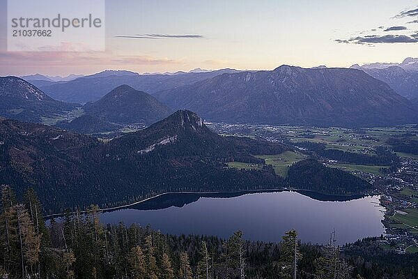 View from Mount Loser to Lake Altaussee  Altaussee  Bad Aussee  Ahornkogel  Tressenstein  Zinken  part of the Dachstein mountains. Autumn. In the evening after sunset. Blue sky. Altaussee  Bad Aussee  Ausseer Land  Totes Gebirge  Styria  Upper Austria  Austria  Europe