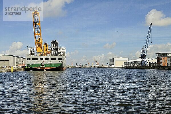 Kaiserhafen Eins with ships  Bremerhaven  Bremen  Germany  Europe