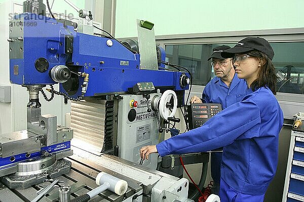 Young woman learning at a lathe  toolmaker  milling cutter  lathe operator  metalworking  atypical  male occupation  Stuttgart  Federal Republic of Germany