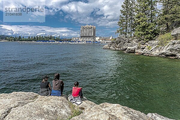 A mother and her two kids enjoying the view of Coeur d'Alene lake and the resort from Tubbs Hill