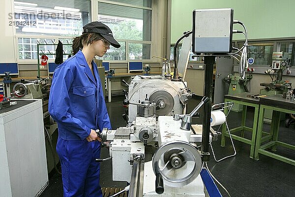 Young woman learning at a lathe  toolmaker  milling cutter  lathe operator  metalworking  atypical  male occupation  Stuttgart  Federal Republic of Germany