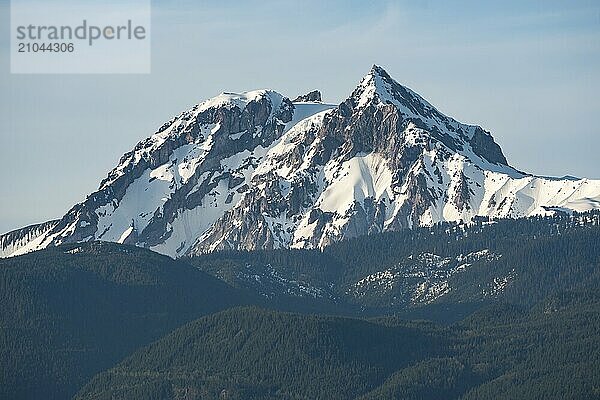 Mount Garibaldi with its three peaks  Dalton Dome (left)  Mount Garibaldi (centre) and Atwell Peak (right) in Canada