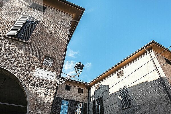 Schöne Aussicht auf Modena in der Emilia Romagna in Italien. Antike Stadtlandschaft und Markt