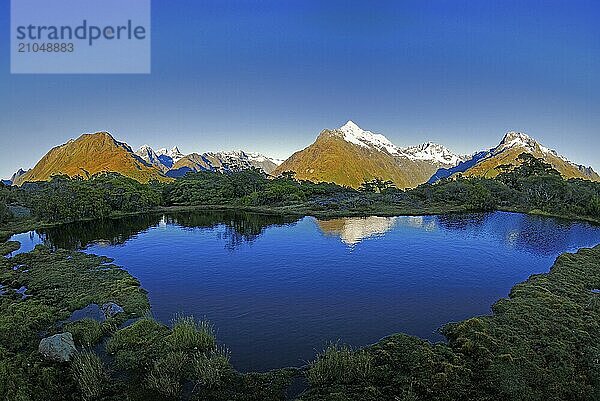 Blick von Key Summit zum Mt. Christina (Bildmitte)  Fiordland Nationalpark  Weltnaturerbe South West New Zealand  Westküste  Südinsel Neuseeland  Neuseeland  Ozeanien