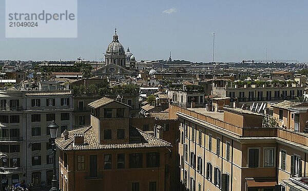 Blick von der spanischen Treppe auf die Altstadt von Rom  Italien  Europa