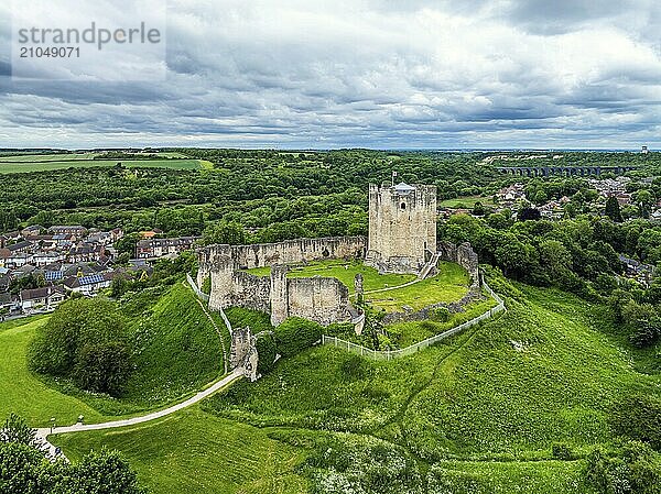 Conisbrough Castle aus einer Drohne  Conisbrough  South Yorkshire  England  Großbritannien  Europa