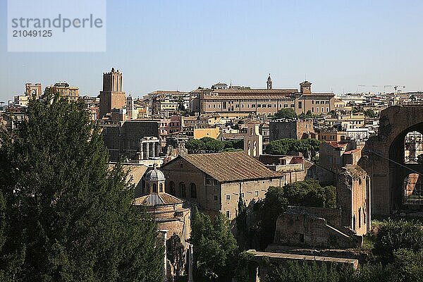 Blick vom Monte Palatino  Palatin  auf die Altstadt von Rom  Italien  Europa