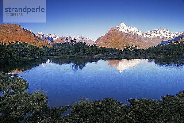 Blick von Key Summit zum Mt. Christina (linkes Bilddrittel)  Fiordland Nationalpark  Weltnaturerbe South West New Zealand  Westküste  Südinsel Neuseeland  Fjordland  Neuseeland  Ozeanien