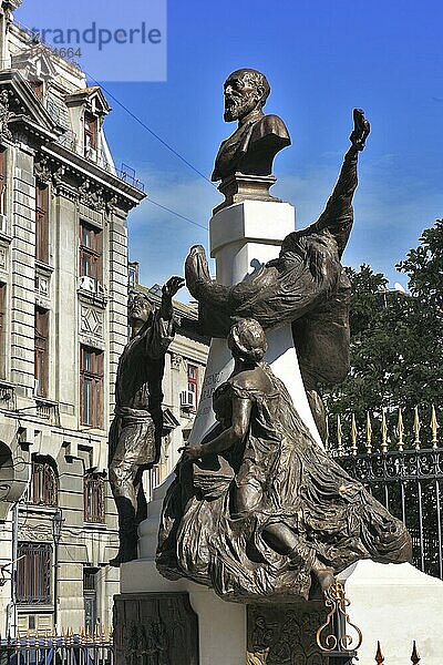 Im Zentrum  Monument des Eugeniu Carada nahe dem Gebäude der Nationalbank  Eugen Carada war erster Direktor der Nationalbank  Bukarest  Rumänien  Europa