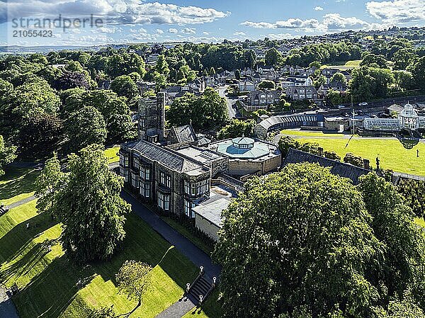 Cliffe Castle and Gardens aus einer Drohne  Keighley  West Yorkshire  England  Großbritannien  Europa