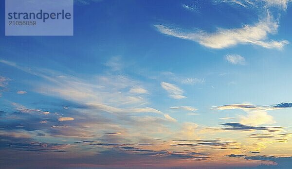 Schöne dramatische landschaftliche nach Sonnenuntergang Himmel Hintergrund nach Sonnenuntergang