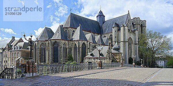 Spätgotische St. Michael Kirche und St. Michael Brücke  Gent  Flandern  Belgien  Europa