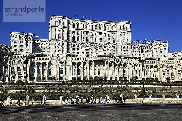 Innenstadt  das Parlament  der Parlamentspalast  Palast des Parlamentes  am Ende des Boulevard Unirii  Bukarest  Rumänien  Europa