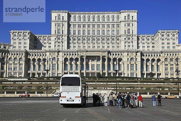 Innenstadt  das Parlament  der Parlamentspalast  Palast des Parlamentes  am Ende des Boulevard Unirii  Bukarest  Rumänien  Europa