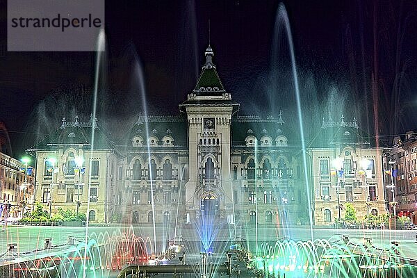 Craiova  Krajowa  Kragau  Praefektur und Brunnen im Zentrum der Stadt  Kleine Walachei  Rumänien  Europa