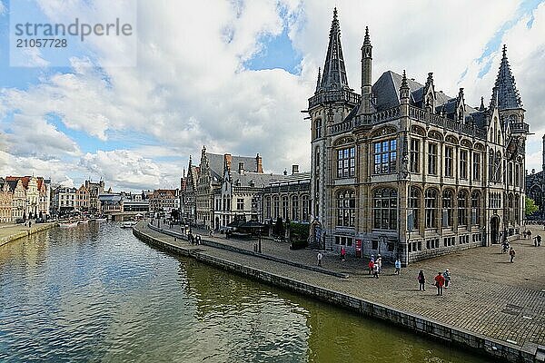 Ehemaliges Postgebäude an der Graslei entlang des Flusses Lys  Gent  Flandern  Belgien  Europa