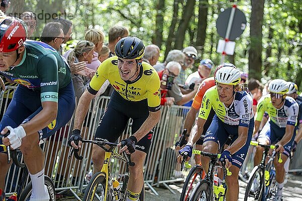 Lidl Deutschland Tour 2024 (Radsport)  4. Etappe und letzte Etappe Von Annweiler am Trifels nach Saarbrücken (182  7 KM) . Bild: Ankunft an der Kalmit  dem höchsten Berg im Pfälzerwald