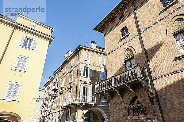 Schöne Aussicht auf Modena in der Emilia Romagna in Italien. Antike Stadtlandschaft und Markt