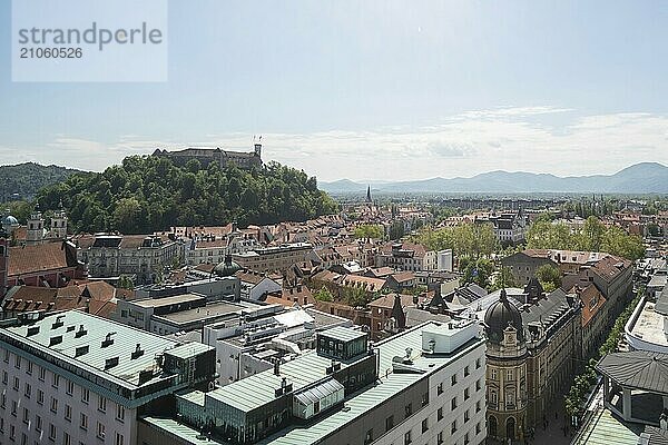 Luftaufnahme phoro der Burg von Ljubljana bei Sonnenuntergang in Slowenien