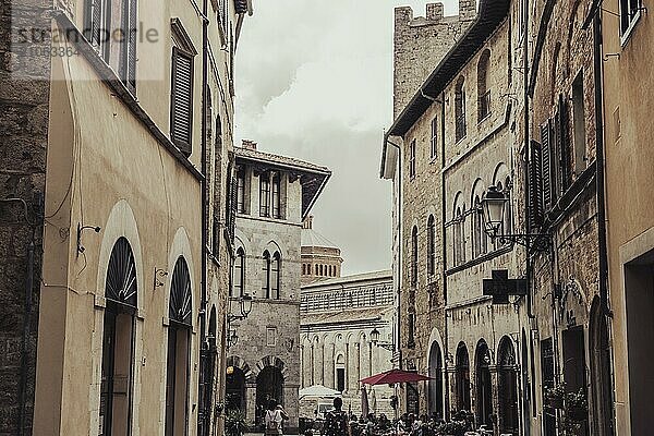 Schöne Aussicht auf Massa Marittima in der Toskana. Alte mittelalterliche Stadt auf toskanischen Hügeln