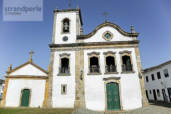 Frontansicht der historischen Kirche Igreja de Santa Rita (Santa Rita Kirche) in Paraty  Brasilien  Unesco Welterbe  Südamerika