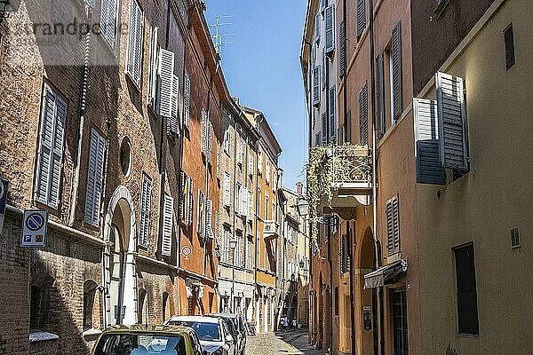 Schöne Aussicht auf Modena in der Emilia Romagna in Italien. Antike Stadtlandschaft und Markt