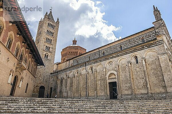 Schöne Aussicht auf Massa Marittima in der Toskana. Alte mittelalterliche Stadt auf toskanischen Hügeln