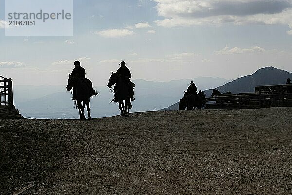 Foto der Silhouette von Cowboys